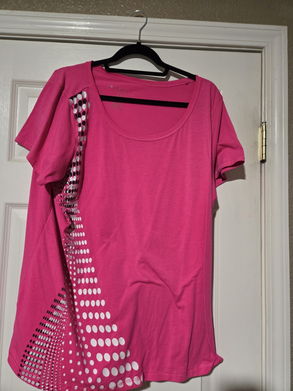 Women’s Hot Pink Short Sleeve Scoop Neck Performance Work Out Top - Picture 2 of 3